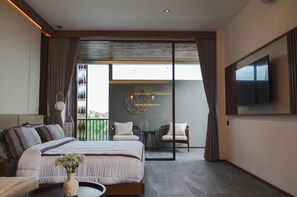 Deluxe Studio, Lanai | Premium bedding, blackout curtains, soundproofing, iron/ironing board