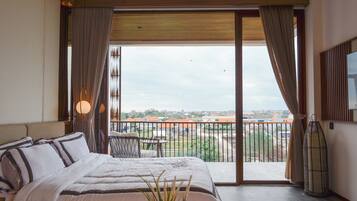 Deluxe Studio, Balcony, Pool View | Premium bedding, blackout drapes, soundproofing, iron/ironing board