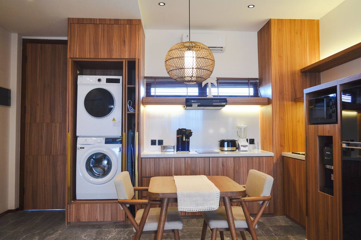 Full-size fridge, microwave, stovetop, cookware/dishes/utensils