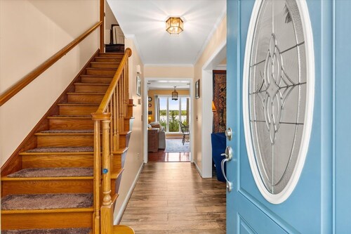 Waterfront Retreat- Relaxing Family Fun! King Bed, Private Dock great 4 Fishing!