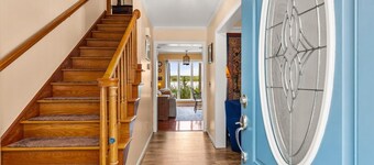 Waterfront Retreat- Relaxing Family Fun! King Bed, Private Dock great 4 Fishing!