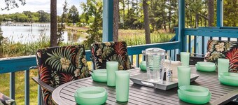 Waterfront Retreat- Relaxing Family Fun! King Bed, Private Dock great 4 Fishing!