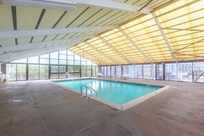 Piscine intérieure