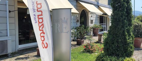 A building with a sign for 'Balk Hotel' and a banner for 'Balk House Restaurant del RE'.