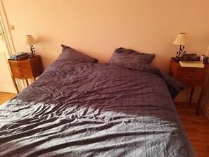 2 bedrooms, iron/ironing board