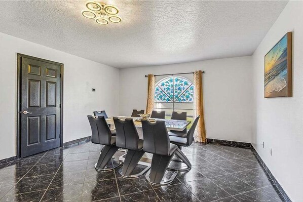 House, 4 Bedrooms