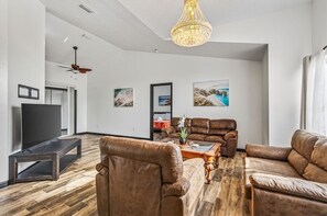 單棟房屋, 4 間臥室 | 客廳 | 智能電視、串流服務