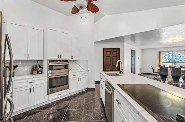 House, 4 Bedrooms | Private kitchen | Fridge, oven, coffee/tea maker