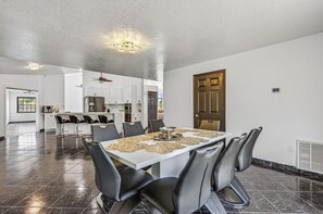 單棟房屋, 4 間臥室 | 用餐區