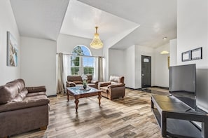 House, 4 Bedrooms | Living area | Smart TV, streaming services