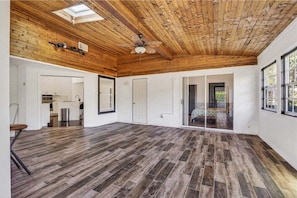 Interior - Relaxing Family Retreat In The Heart Of Sebastian 3 Bedroom Home (Sebastian)