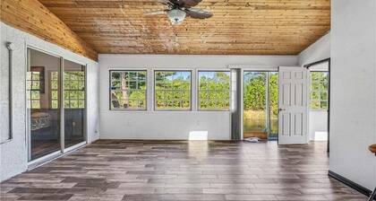 Relaxing Family Retreat In The Heart Of Sebastian 3 Bedroom Home