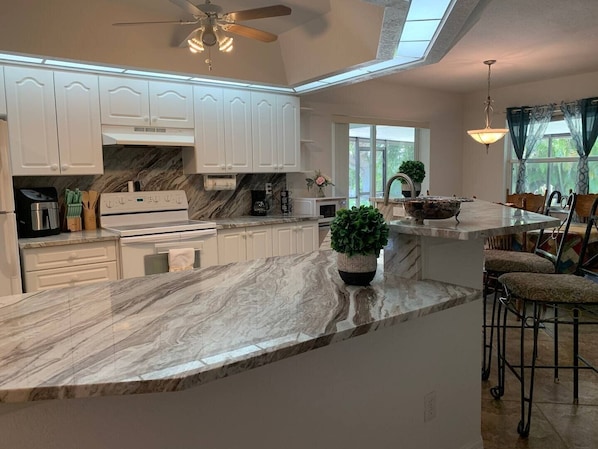 Maison, 4 chambres | Cuisine privée | Réfrigérateur, four, cafetière/bouilloire, grille-pain