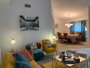 Maison, 4 chambres | Coin séjour | TV connectée, services de streaming