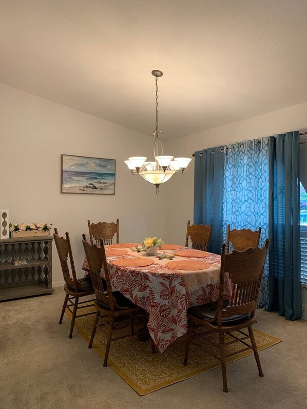 House, 4 Bedrooms | Dining
