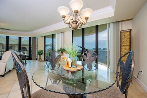 Condo, 3 Bedrooms | Interior