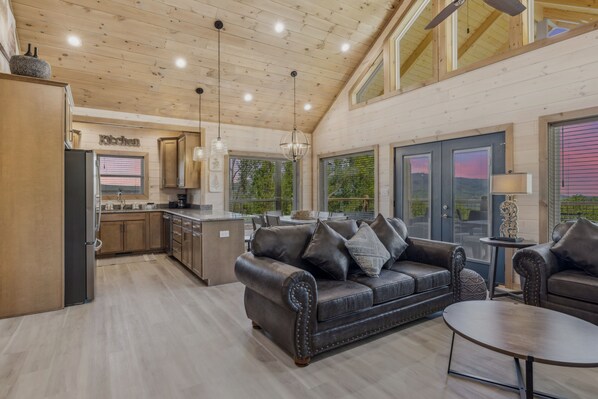 Cabin, 3 Bedrooms | Ruang tamu | TV Pintar