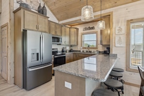 Cabin, 3 Bedrooms | Private kitchen