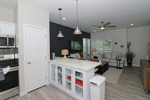 Townhome, 2 Bedrooms | Private kitchen
