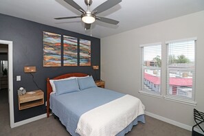 2 bedrooms, laptop workspace, iron/ironing board, free WiFi - Modern Ascend 2 Bedroom Townhouse (Grand Junction)
