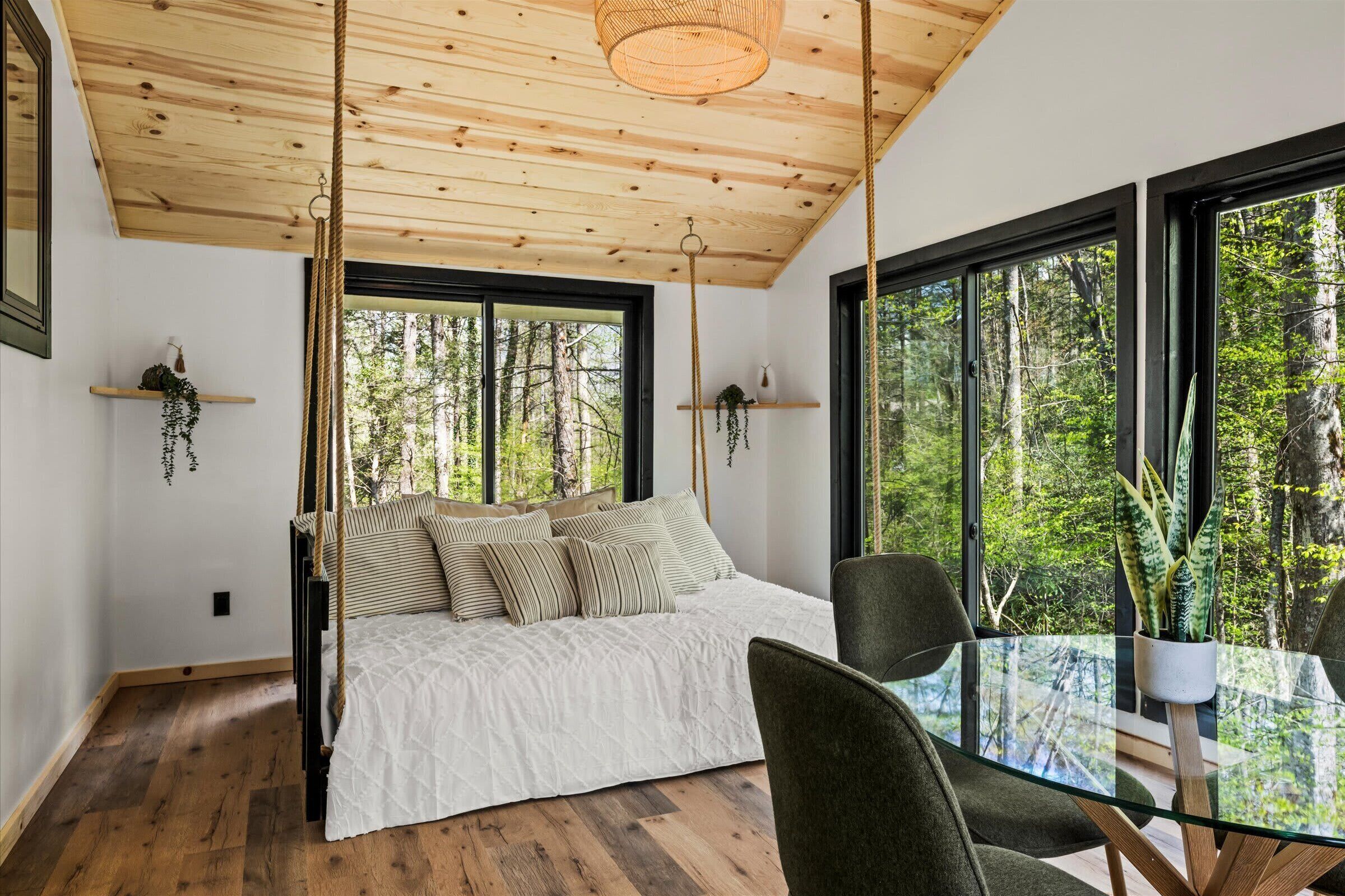 3 slaapkamers, een strijkplank/strijkijzer, reisbedje, wifi