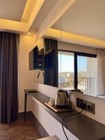 スタンダード ルーム オーシャンビュー | ミニバー、デスク、ノートパソコン用作業スペース、WiFi (無料)