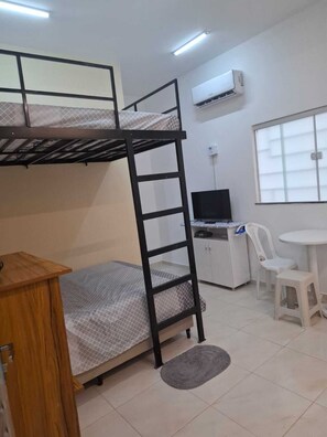 1 bedroom, iron/ironing board, WiFi, bed sheets - Close to airport and bus station, ideal for short stays, fully equipped kitchenette with air conditioning. (Tirirical São Luís)
