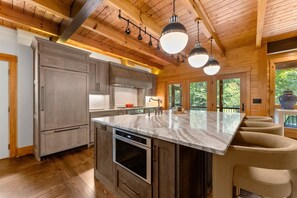 Microondas, horno, parrilla de estufa y lavavajillas 