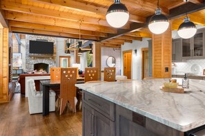 Dining - Private Luxe Retreat on Etowah River Peninsula (Dahlonega)