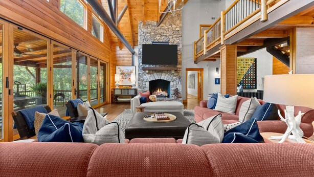 Living area - Private Luxe Retreat on Etowah River Peninsula (Dahlonega)