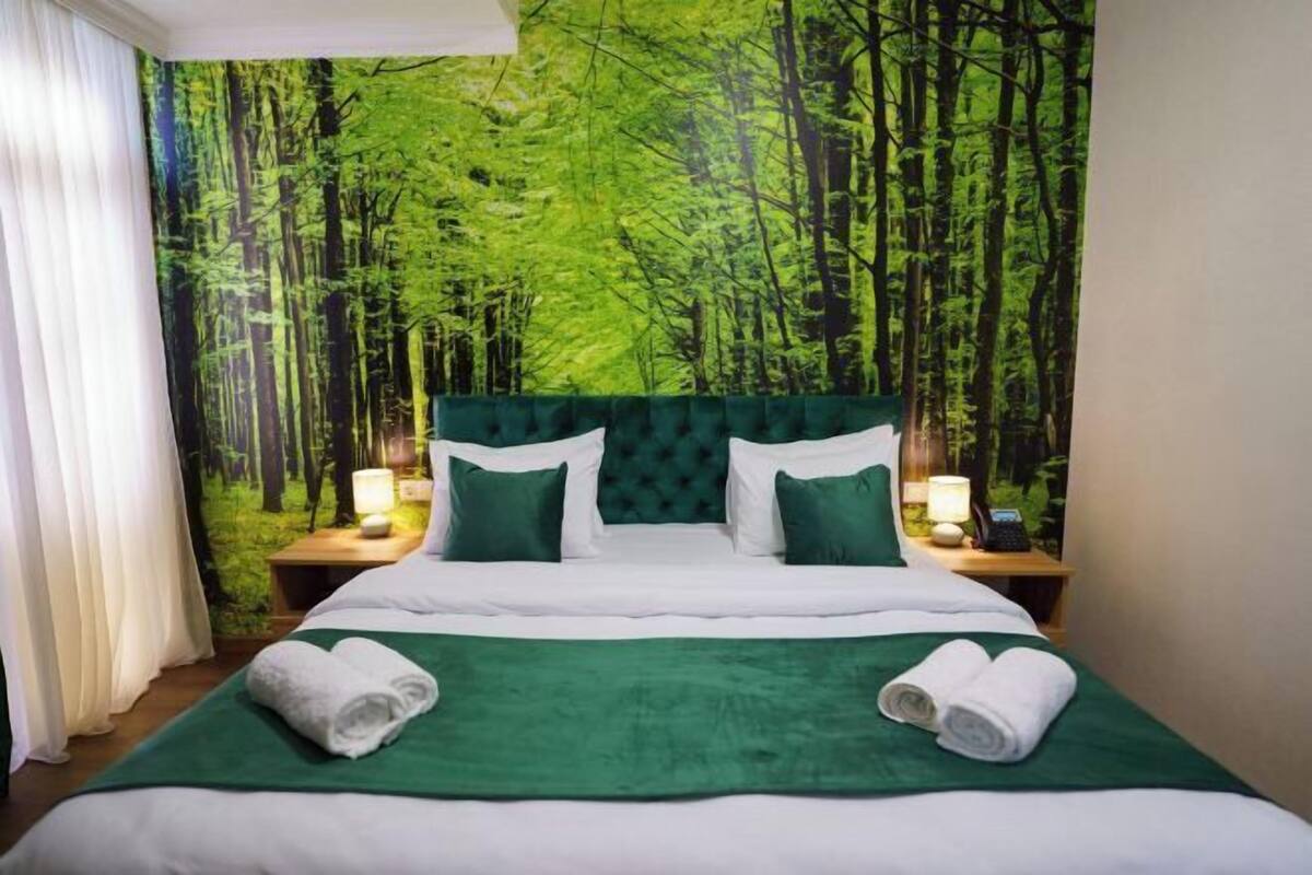 Caja de seguridad en la habitación y escritorio