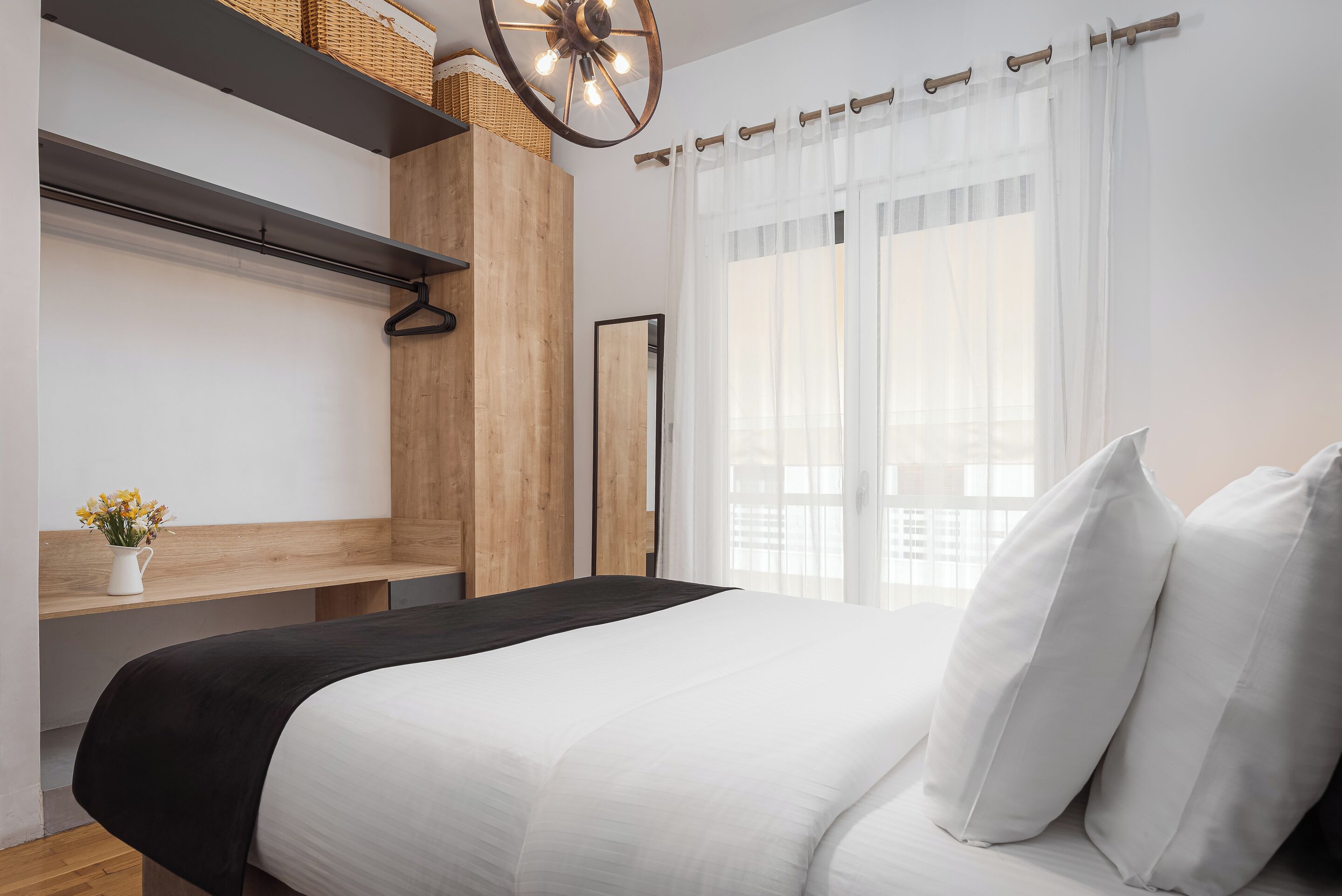 1 habitación, caja de seguridad en la habitación y escritorio 