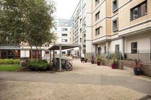 Lobby sitting area - Albert Court (Liverpool)