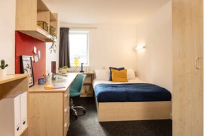 Double Room, Non Smoking | Blackout drapes, free WiFi