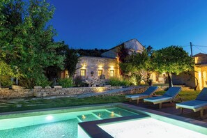Private pool