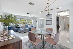 Televisión y oficina 