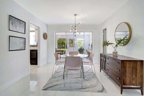 Dining - 3 Palms Pool Home (Cape Coral)