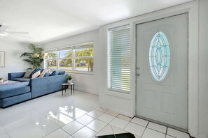 TV, offices - 3 Palms Pool Home (Cape Coral)