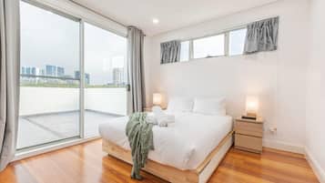 5 bedrooms, iron/ironing board, WiFi, bed sheets