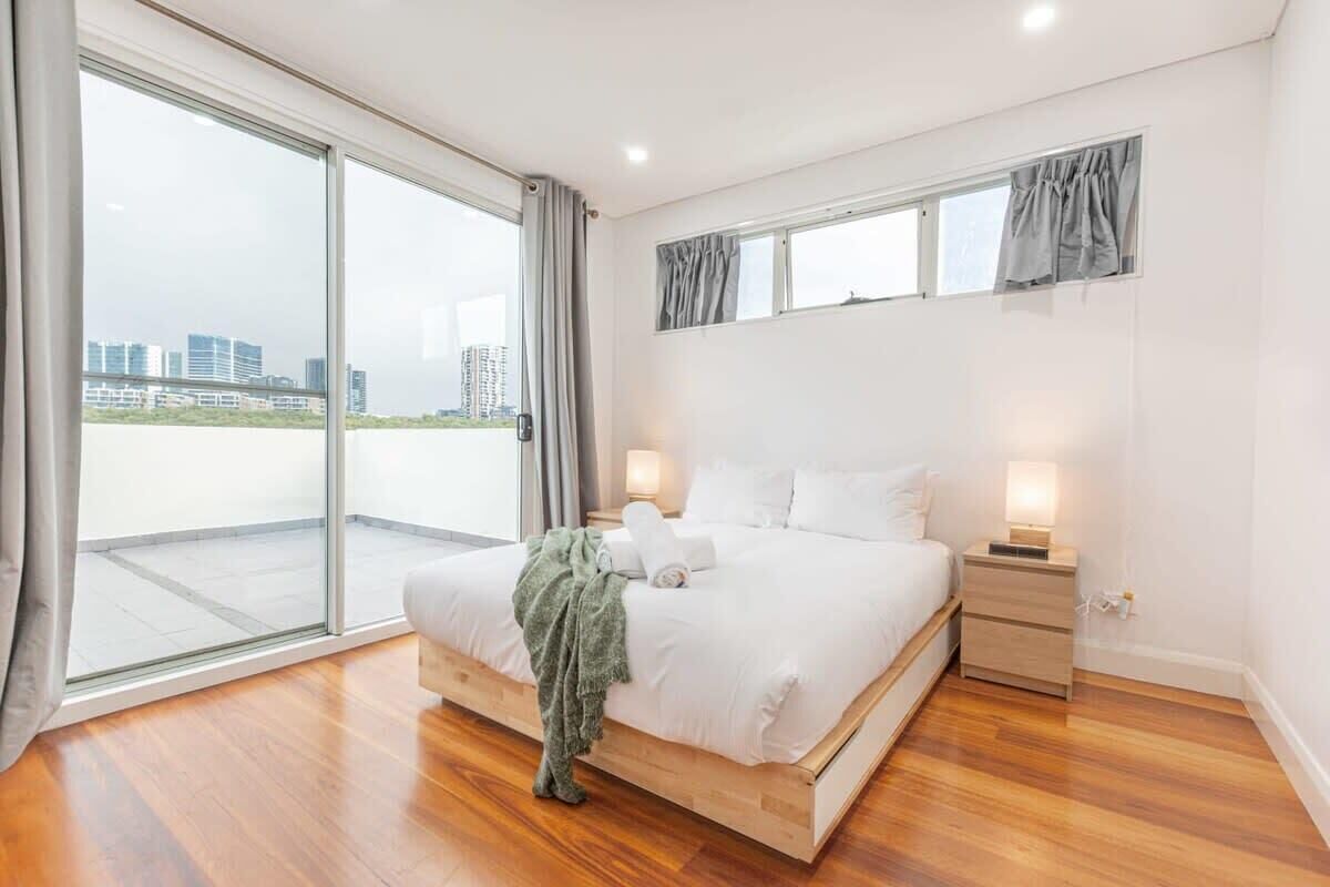 5 bedrooms, iron/ironing board, WiFi, bed sheets