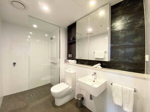 Shower, hair dryer, towels, shampoo