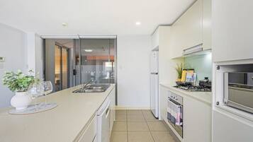 Fridge, microwave, oven, stovetop