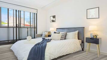 2 bedrooms, desk, iron/ironing board, WiFi