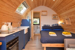 1 bedroom, WiFi, bed sheets - Luxury Glamping Escape - Hot tub - West Coast Scotland (Innellan)