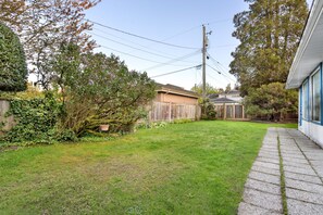 5 bedrooms - Spacious Home w Indoor Pool (Vancouver)