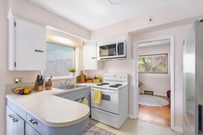 House | 5 bedrooms - Spacious Home w Indoor Pool (Vancouver)