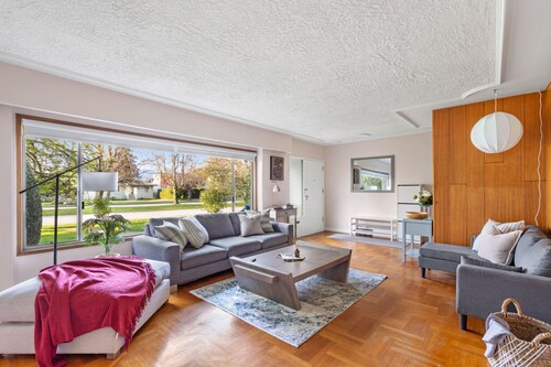 Spacious Home w Indoor Pool