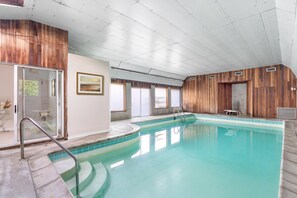 House | 5 bedrooms - Spacious Home w Indoor Pool (Vancouver)