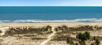 All Decked Out: Indian Pass Beachfront, Private Pool, Pet-Friendly!