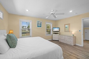 4 عدّة غرف نوم ومكواة/لوح كي وواي فاي مجانًا وملاءات أسرّة